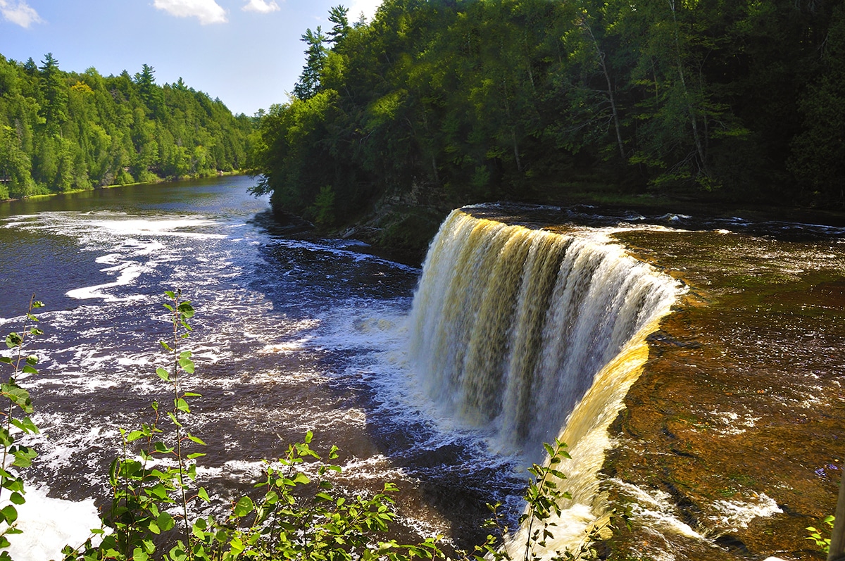 Take a Summer Motor Coach Tour through the Upper Peninsula